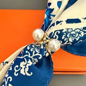 Elegant Scarf Ring: golden accents and artificial pearl